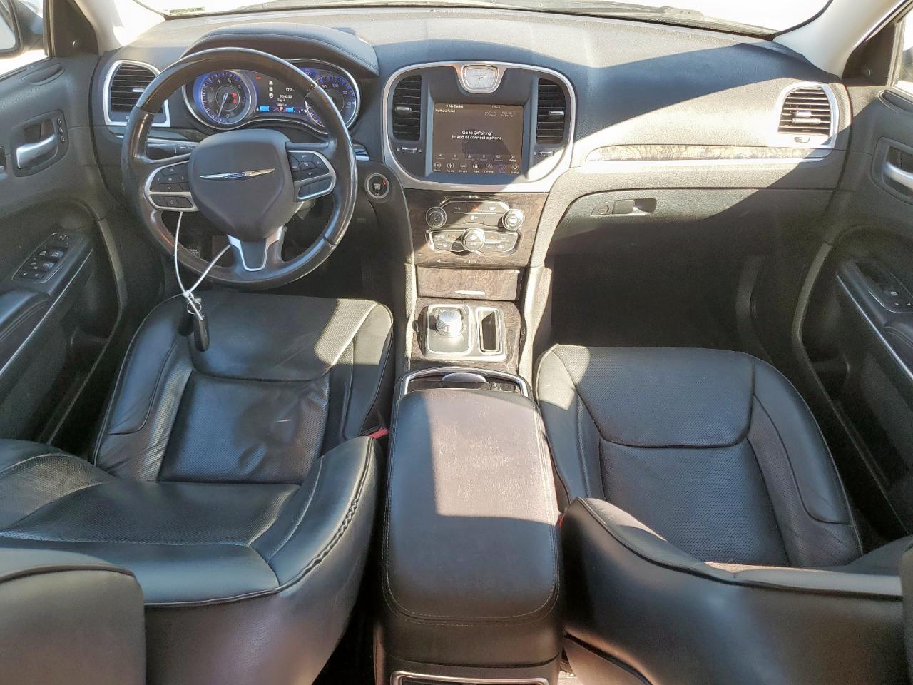 Chrysler 300 Limited Image 9