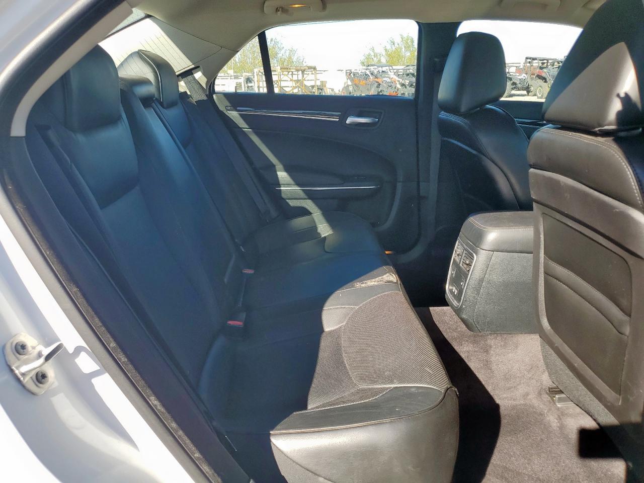 Chrysler 300 Limited Image 4