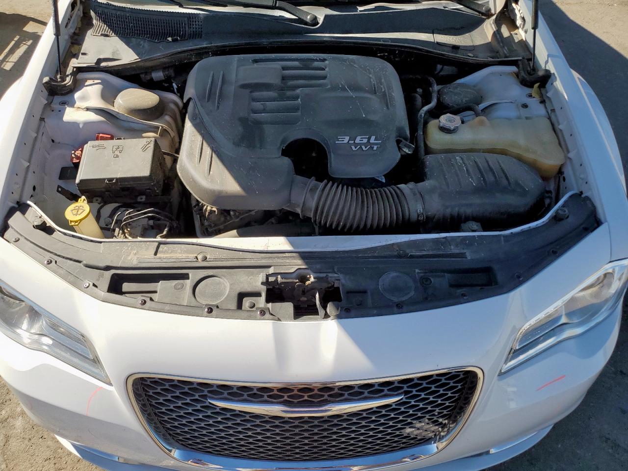 Chrysler 300 Limited Image 8