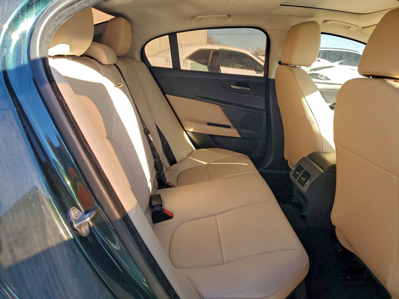 Jaguar XE Premium Image 4