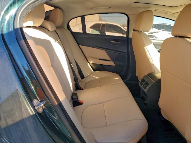 Jaguar XE Premium Image 4