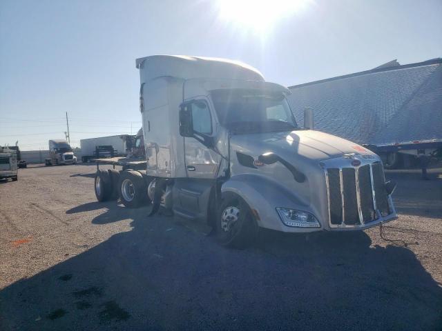  Salvage Peterbilt Tractor 579