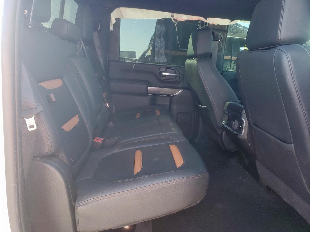 GMC Sierra K2500 At4 Image 7