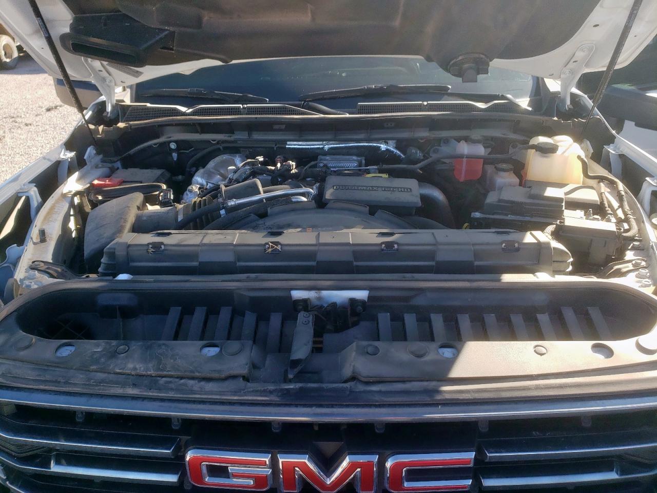 GMC Sierra K2500 At4 Image 10