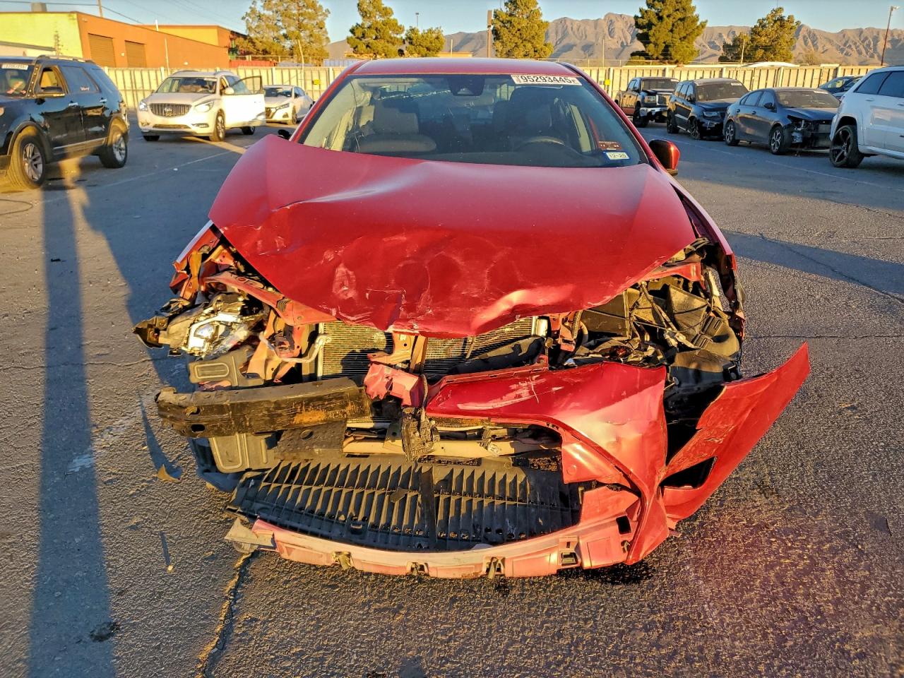 Toyota Corolla L Image 12