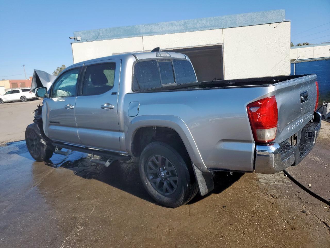 Toyota Tacoma Double Cab Image 2