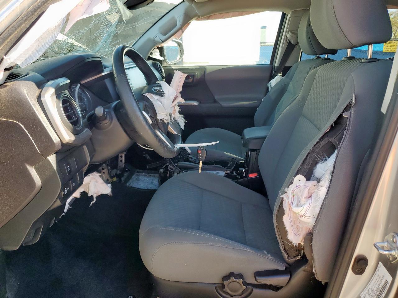 Toyota Tacoma Double Cab Image 11