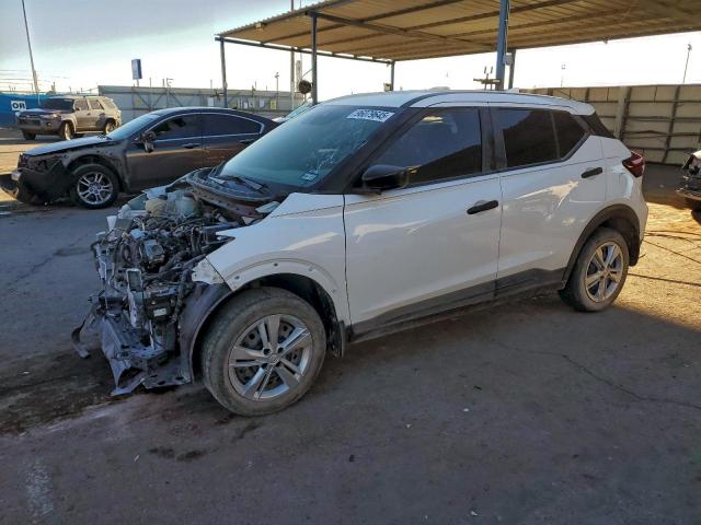  Salvage Nissan Kicks