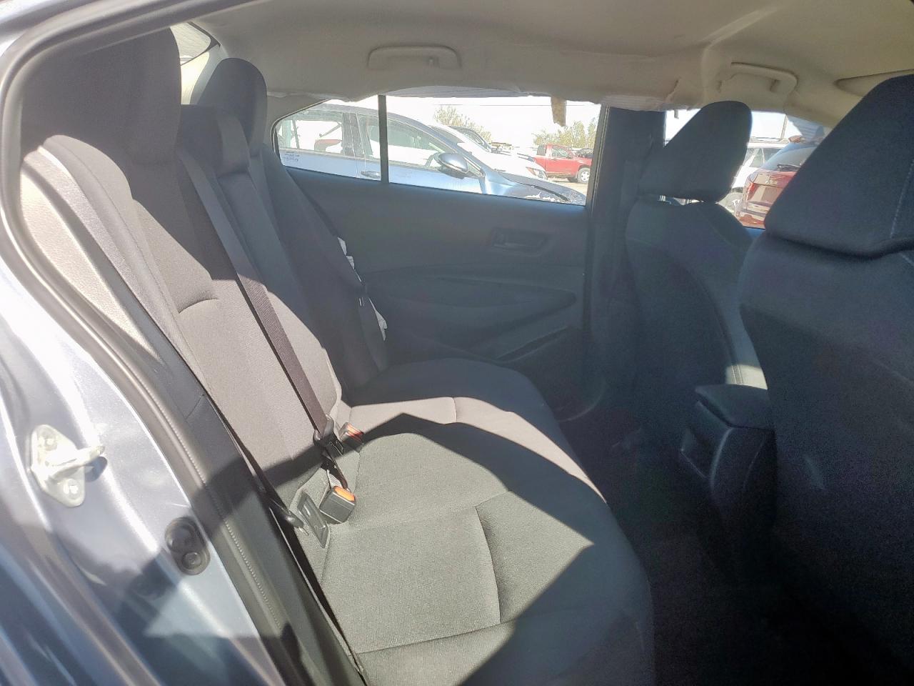 Toyota Corolla Le Image 11