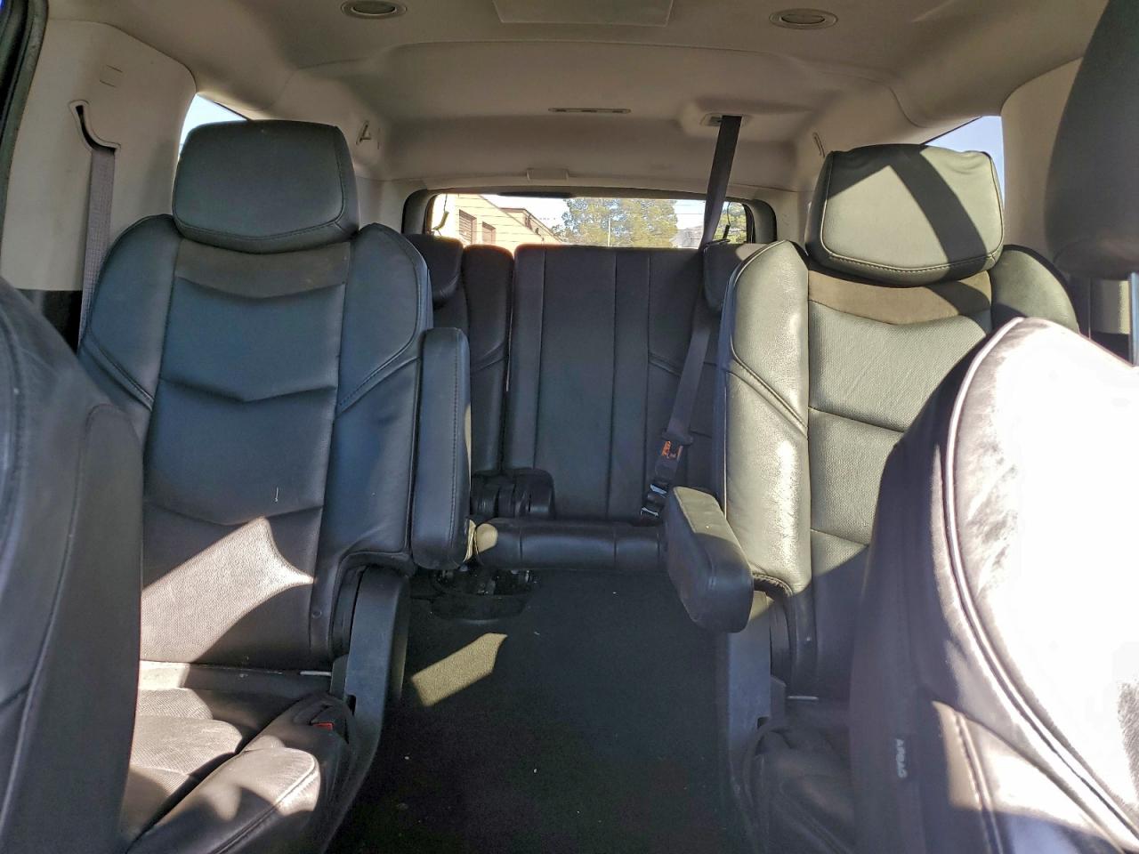 Cadillac Escalade Esv Luxury Image 3