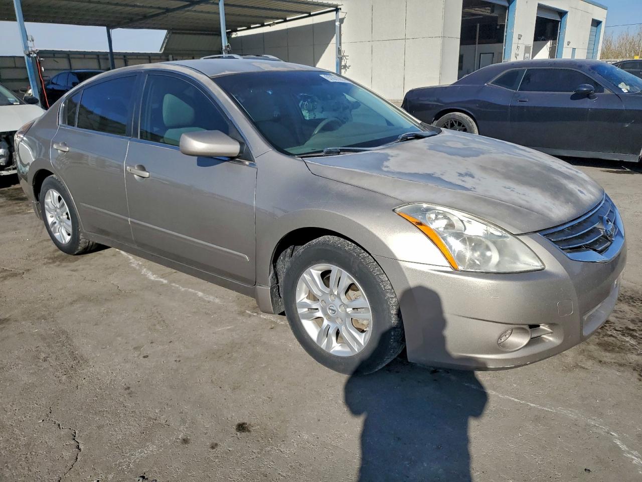 Nissan Altima Base Image 4