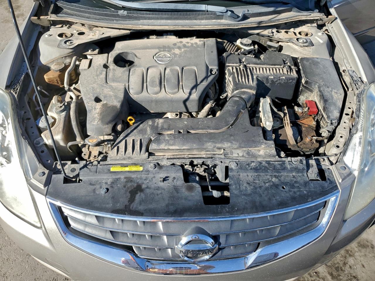 Nissan Altima Base Image 9