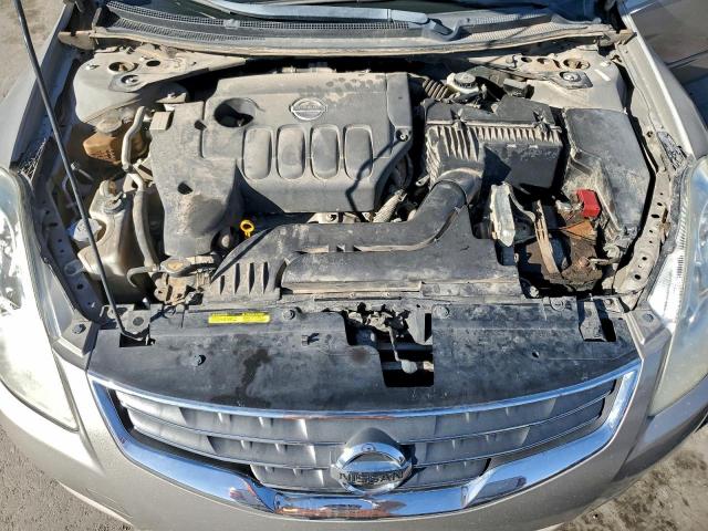 Nissan Altima Base Image 9