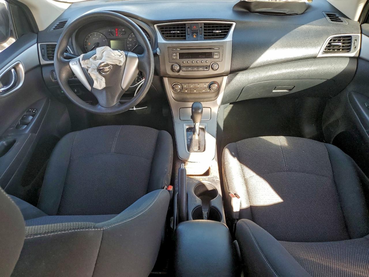 Nissan Sentra S Image 3