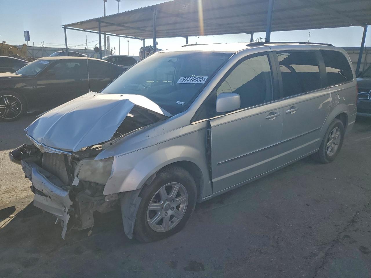 Chrysler Minivan Touring Image 1