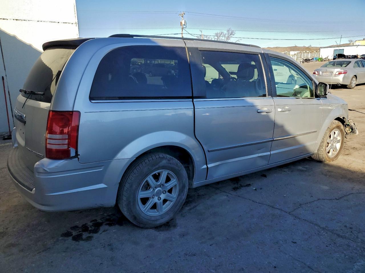 Chrysler Minivan Touring Image 5
