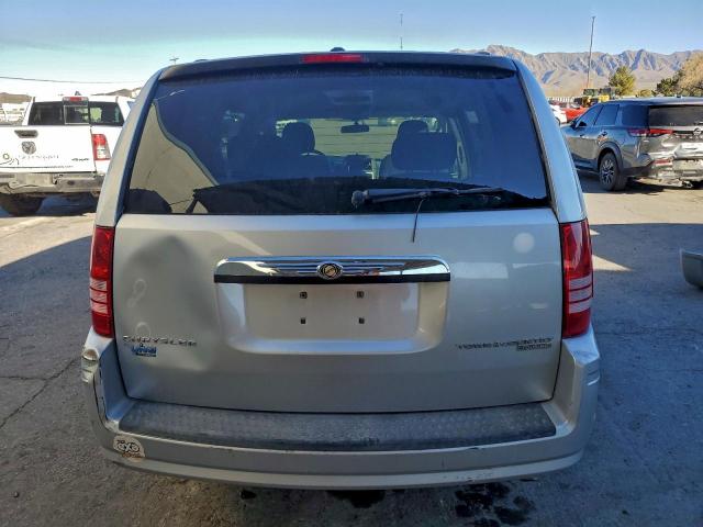 Chrysler Minivan Touring Image 4