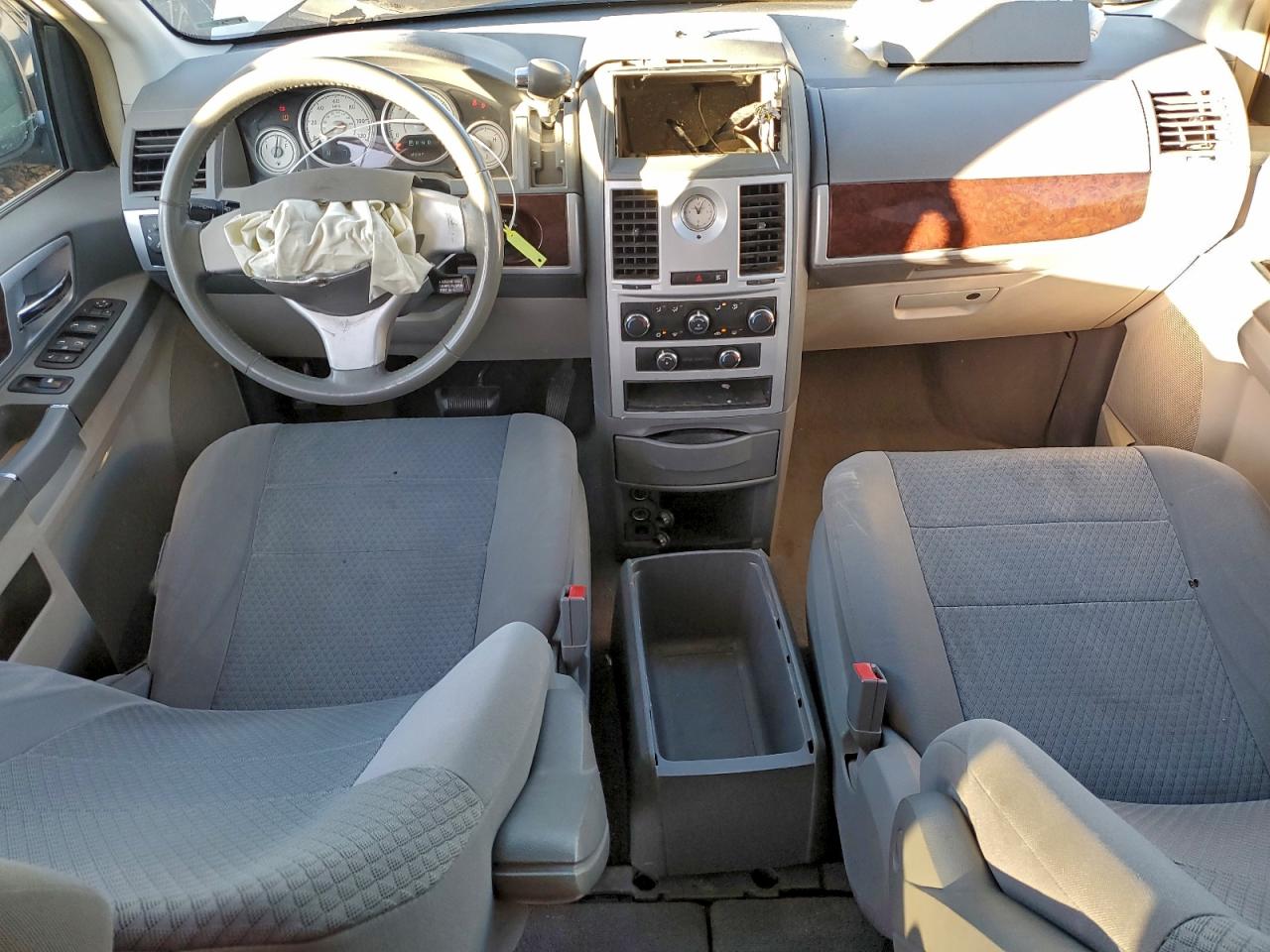 Chrysler Minivan Touring Image 13