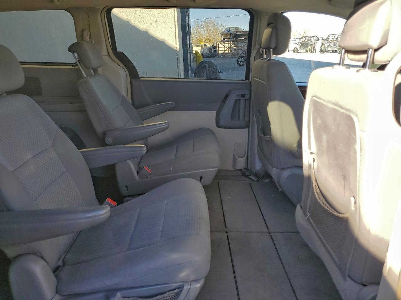 Chrysler Minivan Touring Image 10