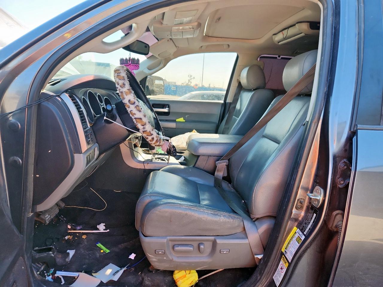 Toyota Sequoia Limited Image 7