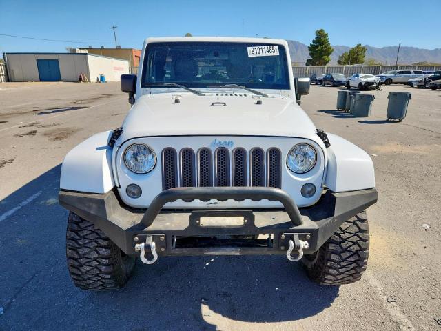 Jeep Wrangler Sahara Image 4