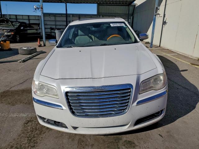 Chrysler 300 Limited Image 7
