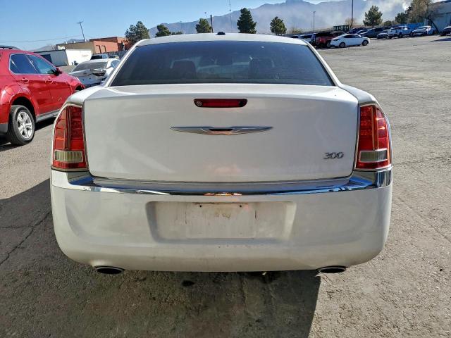 Chrysler 300 Limited Image 2