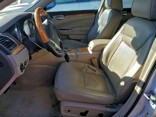 Chrysler 300 Limited Image 6