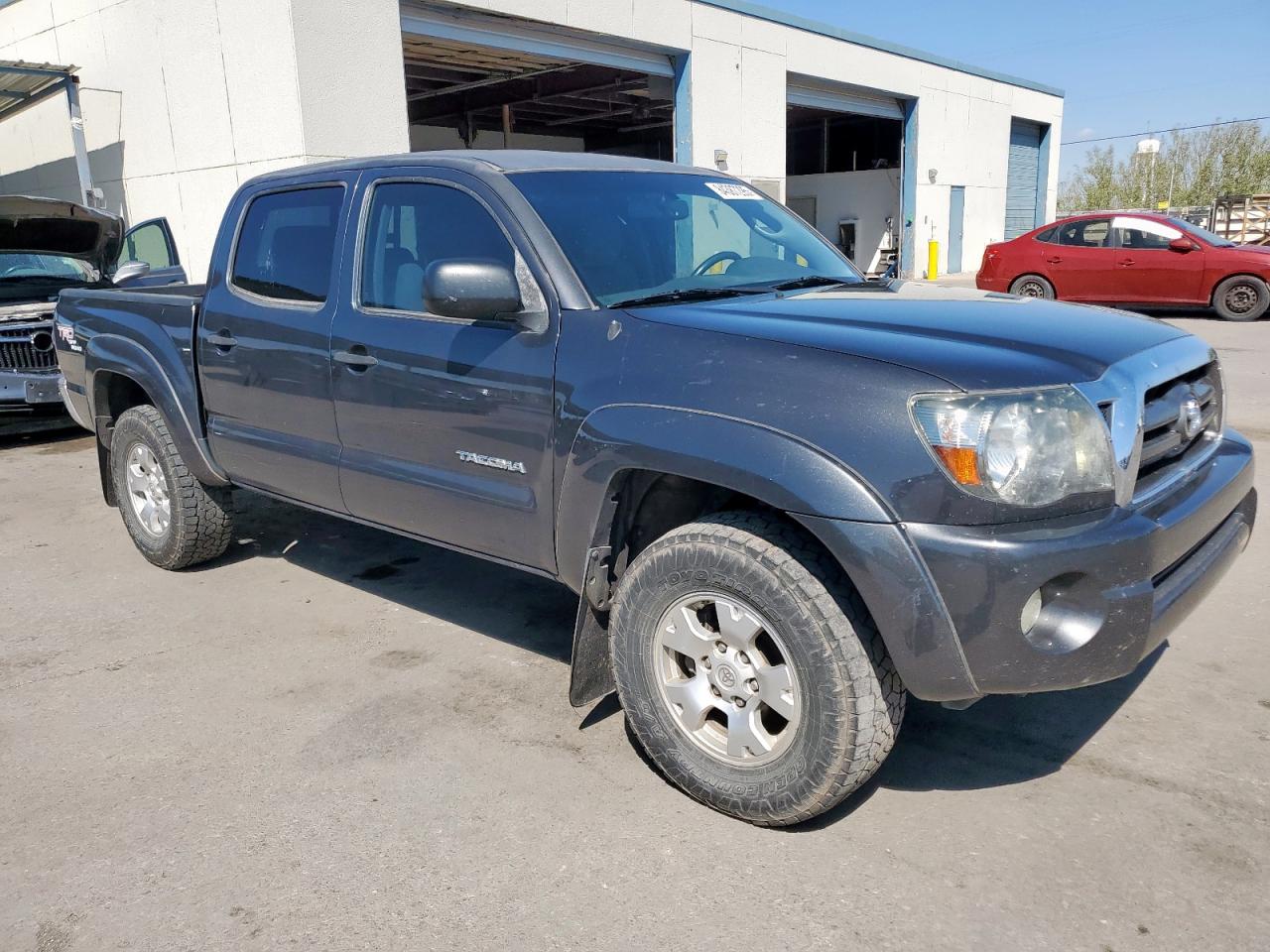 Toyota Tacoma Double Cab Prerunner Image 3