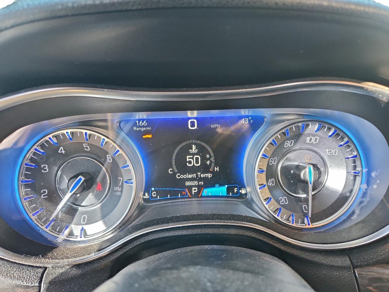 Chrysler 300 Touring Image 11