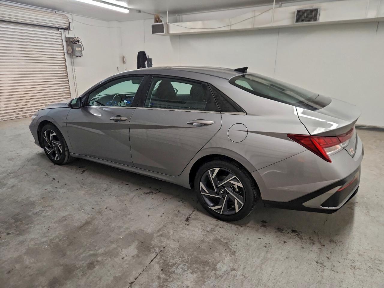 Hyundai ELANTRA Sel Image 8