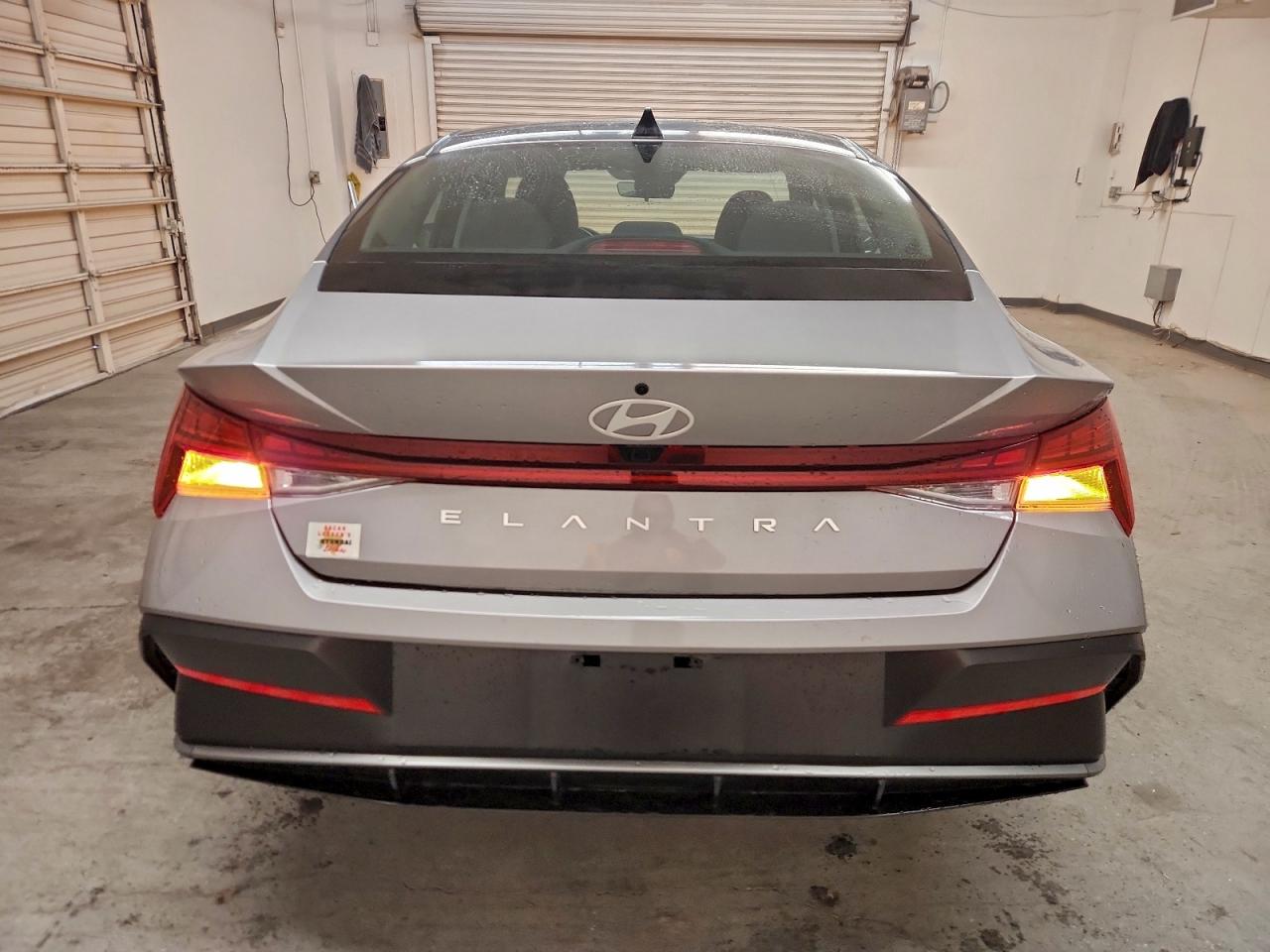 Hyundai ELANTRA Sel Image 10