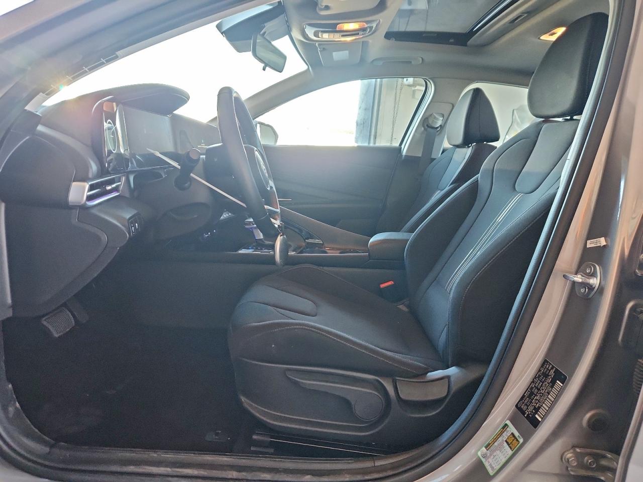 Hyundai ELANTRA Sel Image 12