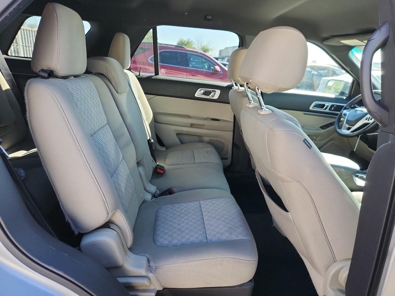 Ford Explorer Xlt Image 10