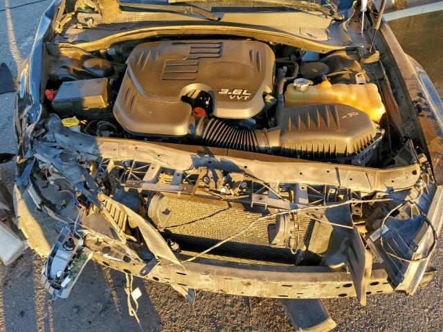 Chrysler 300 S Image 8