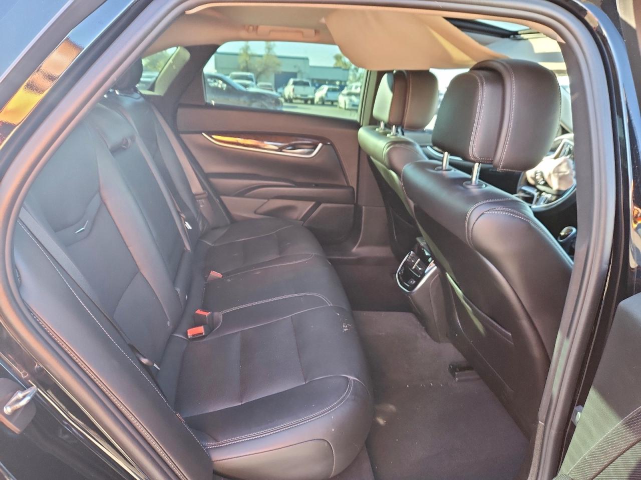 Cadillac XTS Luxury Collection Image 8