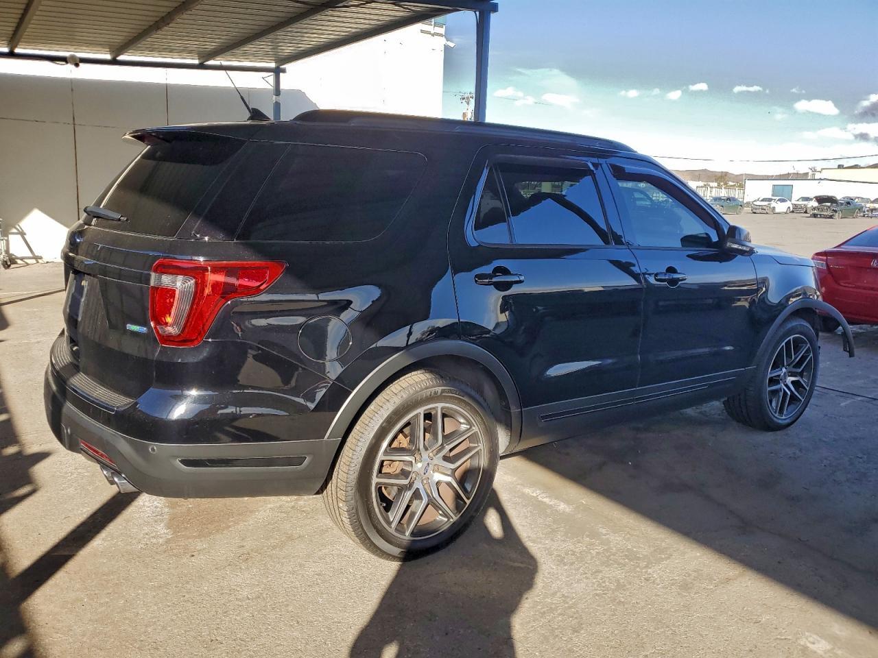 Ford Explorer Sport Image 3