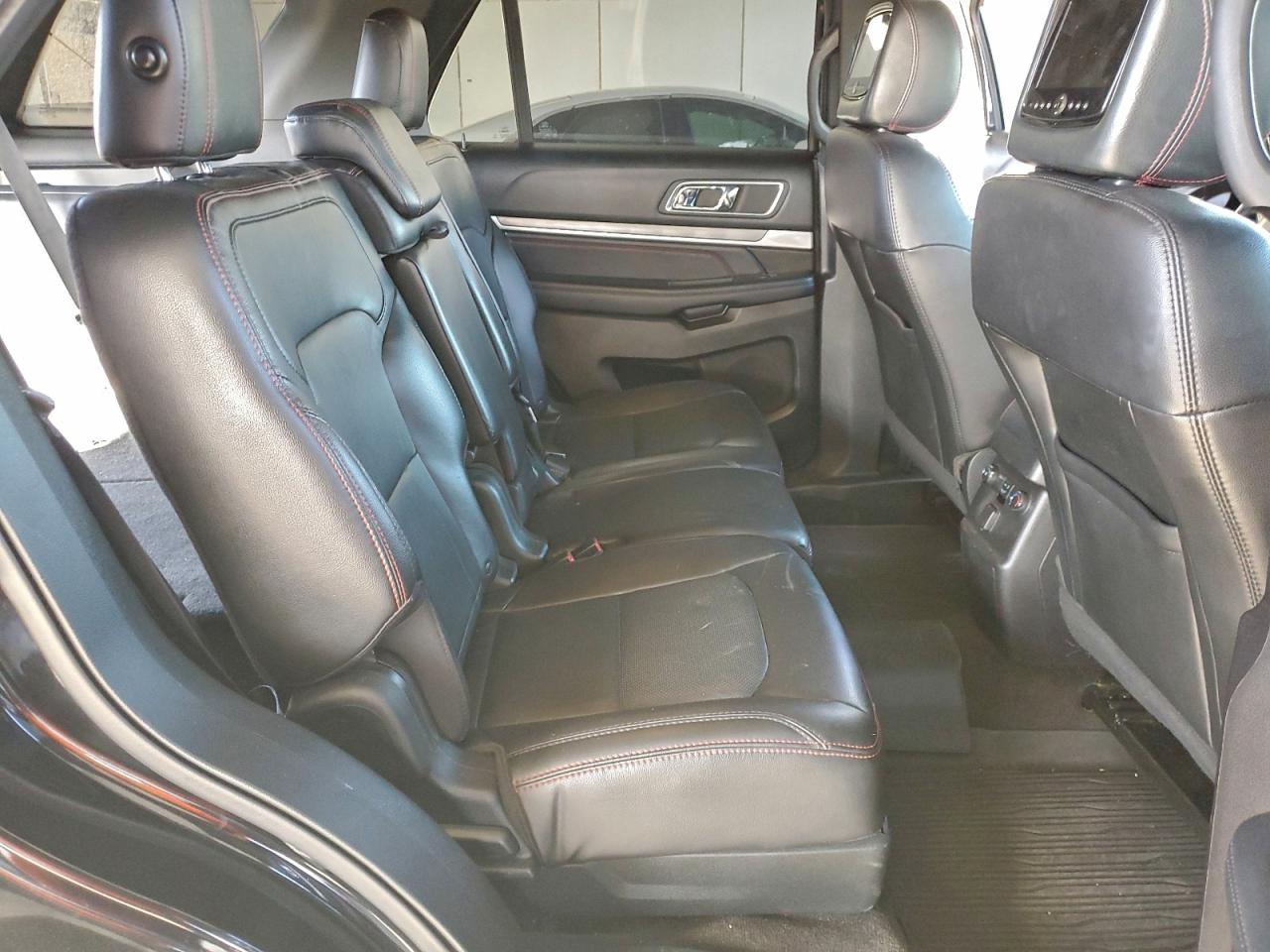 Ford Explorer Sport Image 14