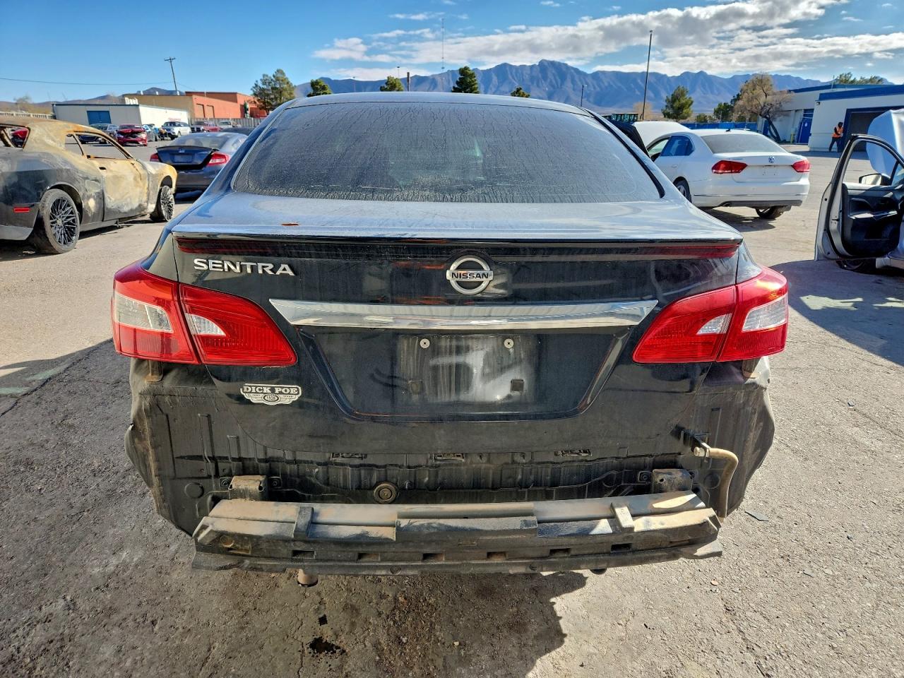 Nissan Sentra S Image 7