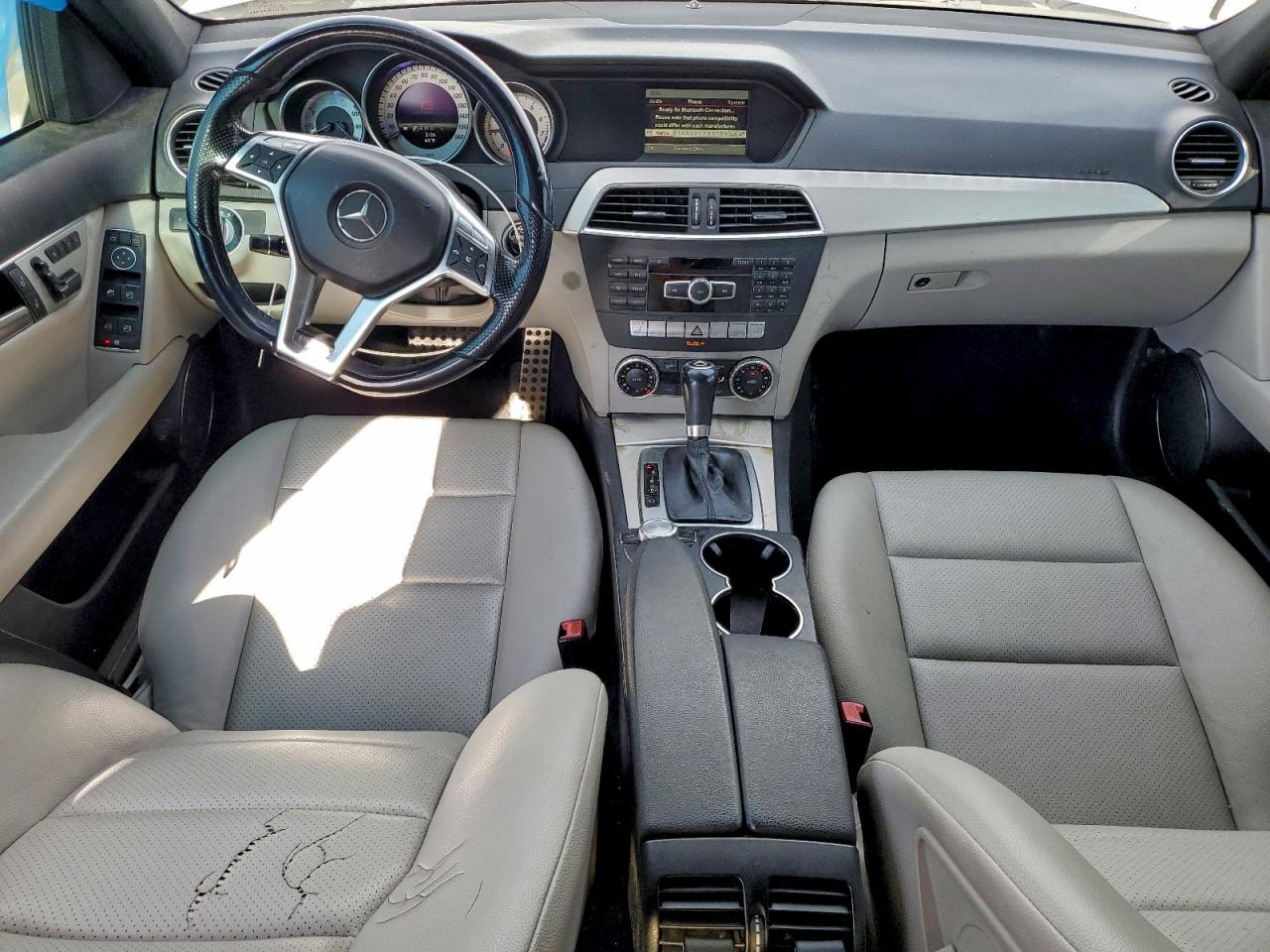 Mercedes-Benz C-Class 250 Image 12