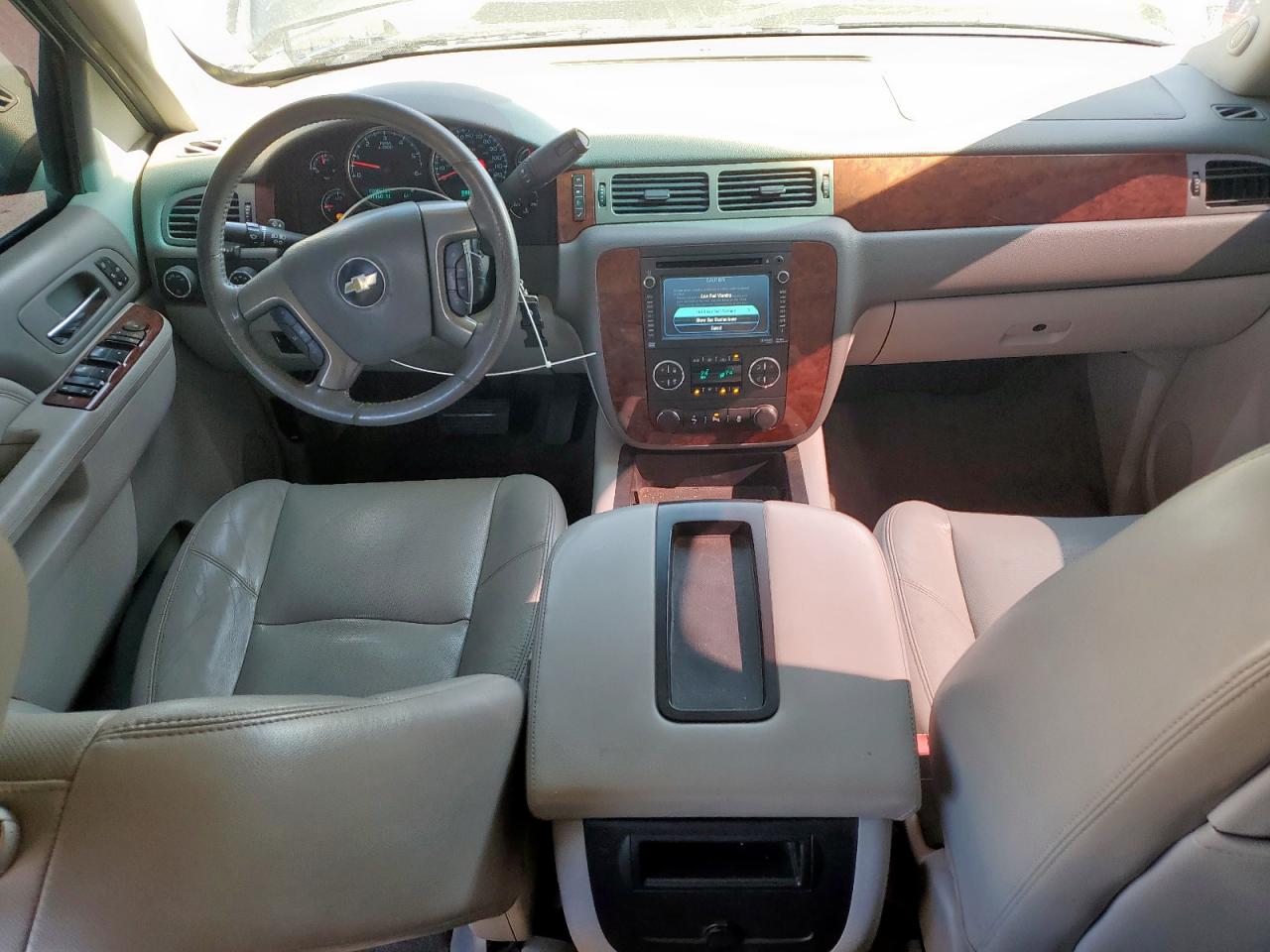 Chevrolet Silverado K2500 Heavy Duty Ltz Image 11