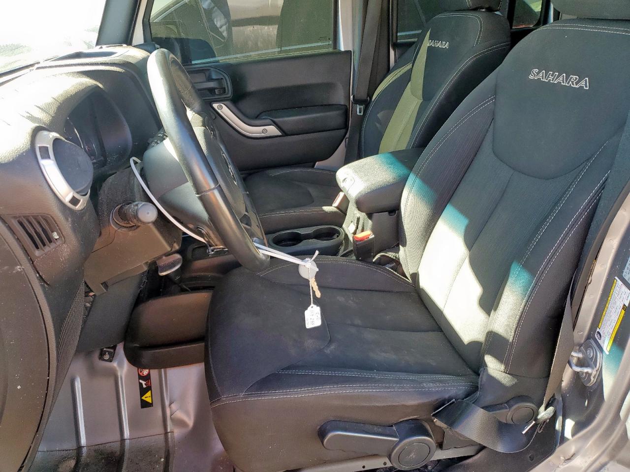 Jeep Wrangler Sahara Image 3