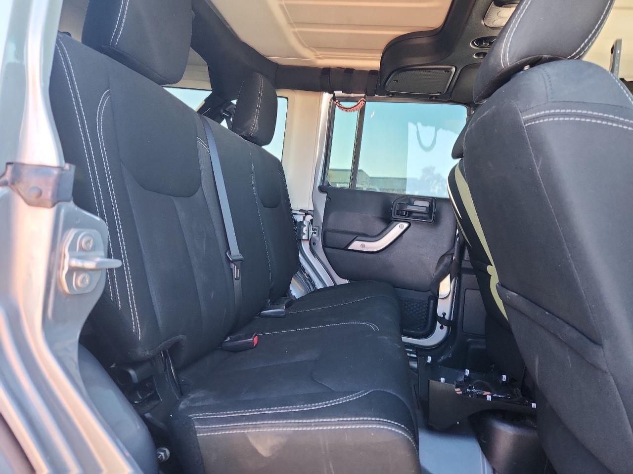 Jeep Wrangler Sahara Image 5