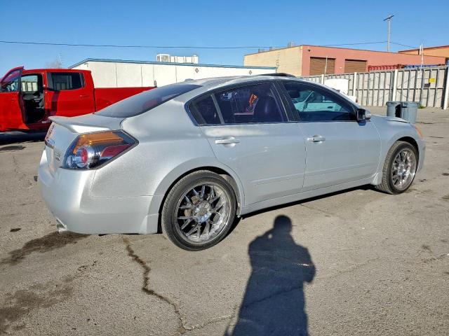 Nissan Altima Sr Image 2