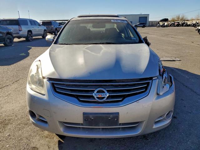 Nissan Altima Sr Image 8