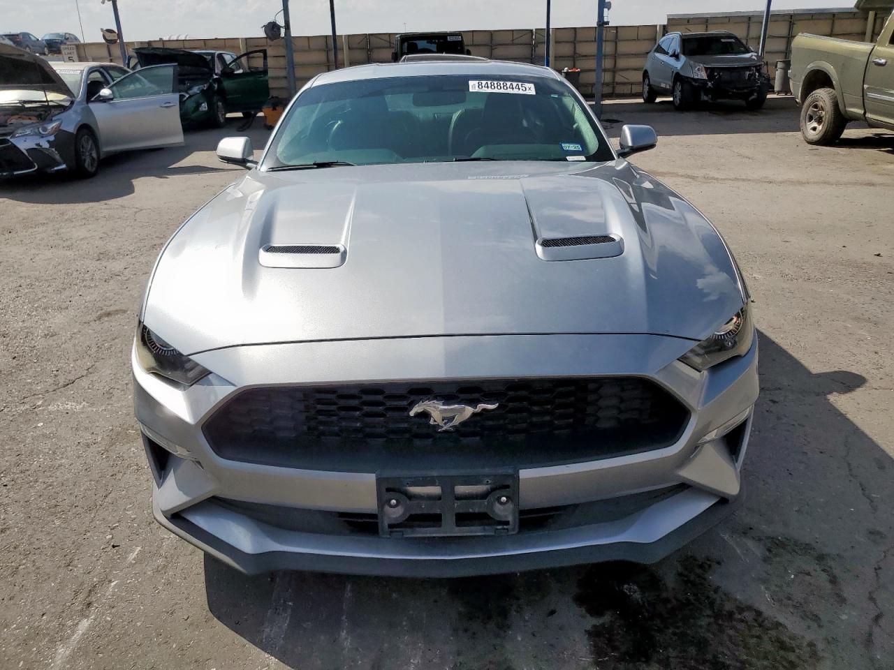 Ford Mustang Image 8