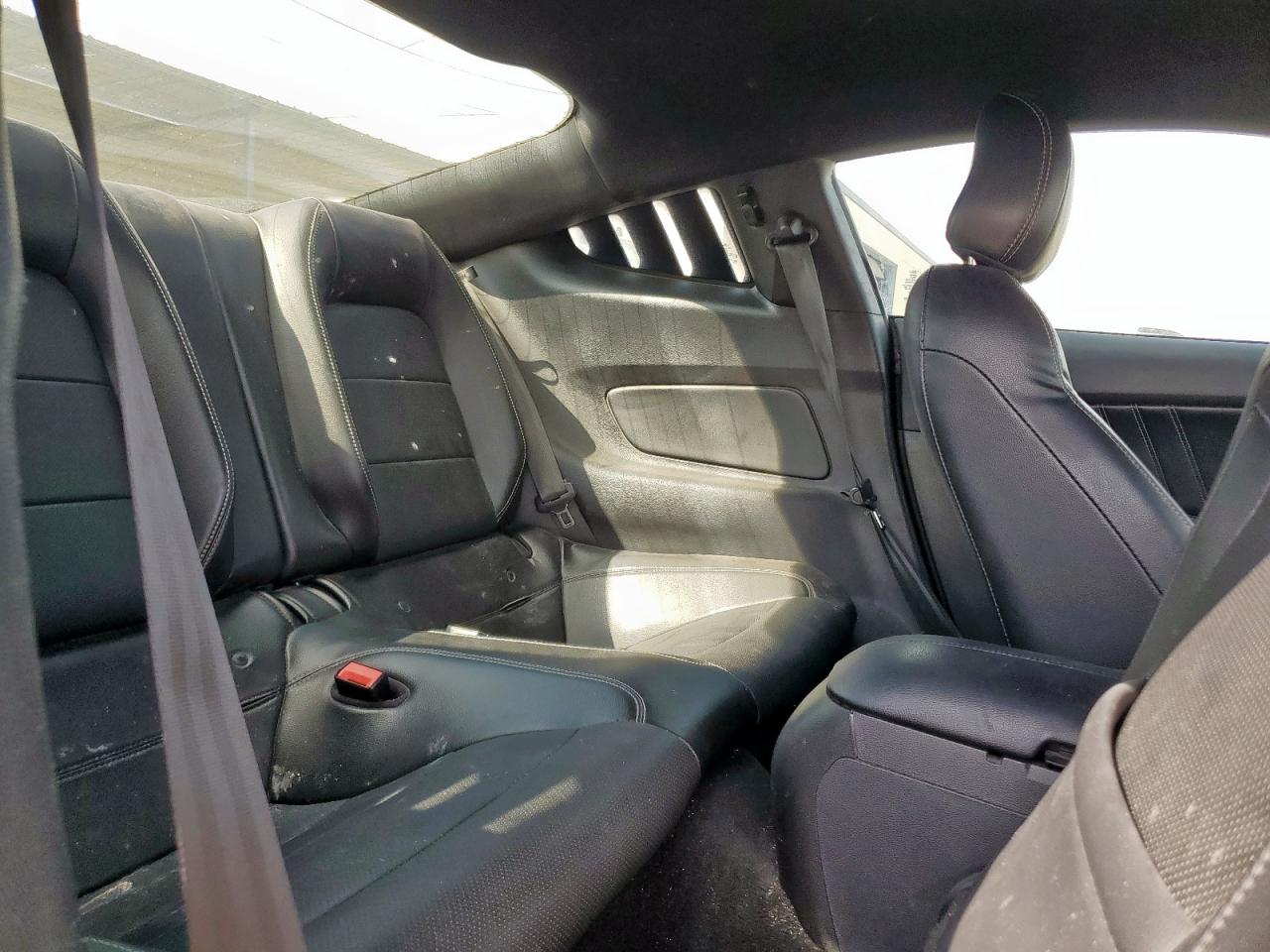 Ford Mustang Image 10