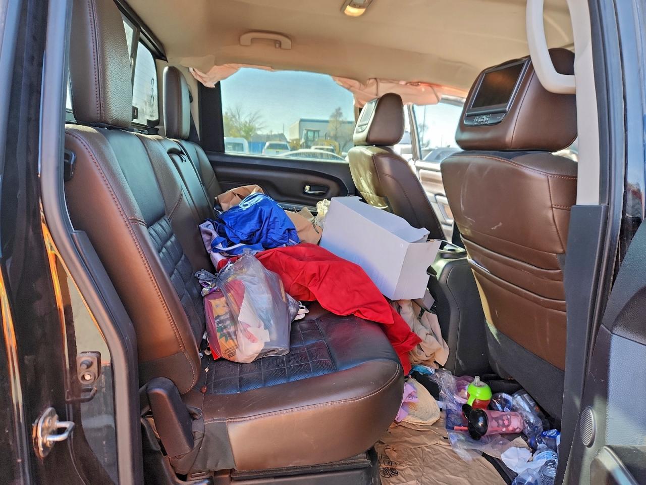 Nissan Titan Sl Image 9