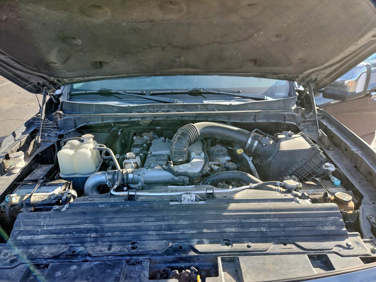 Nissan Titan Sl Image 11