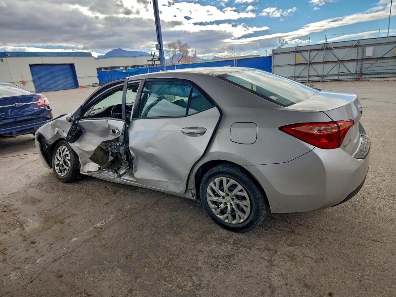 Toyota Corolla L Image 5